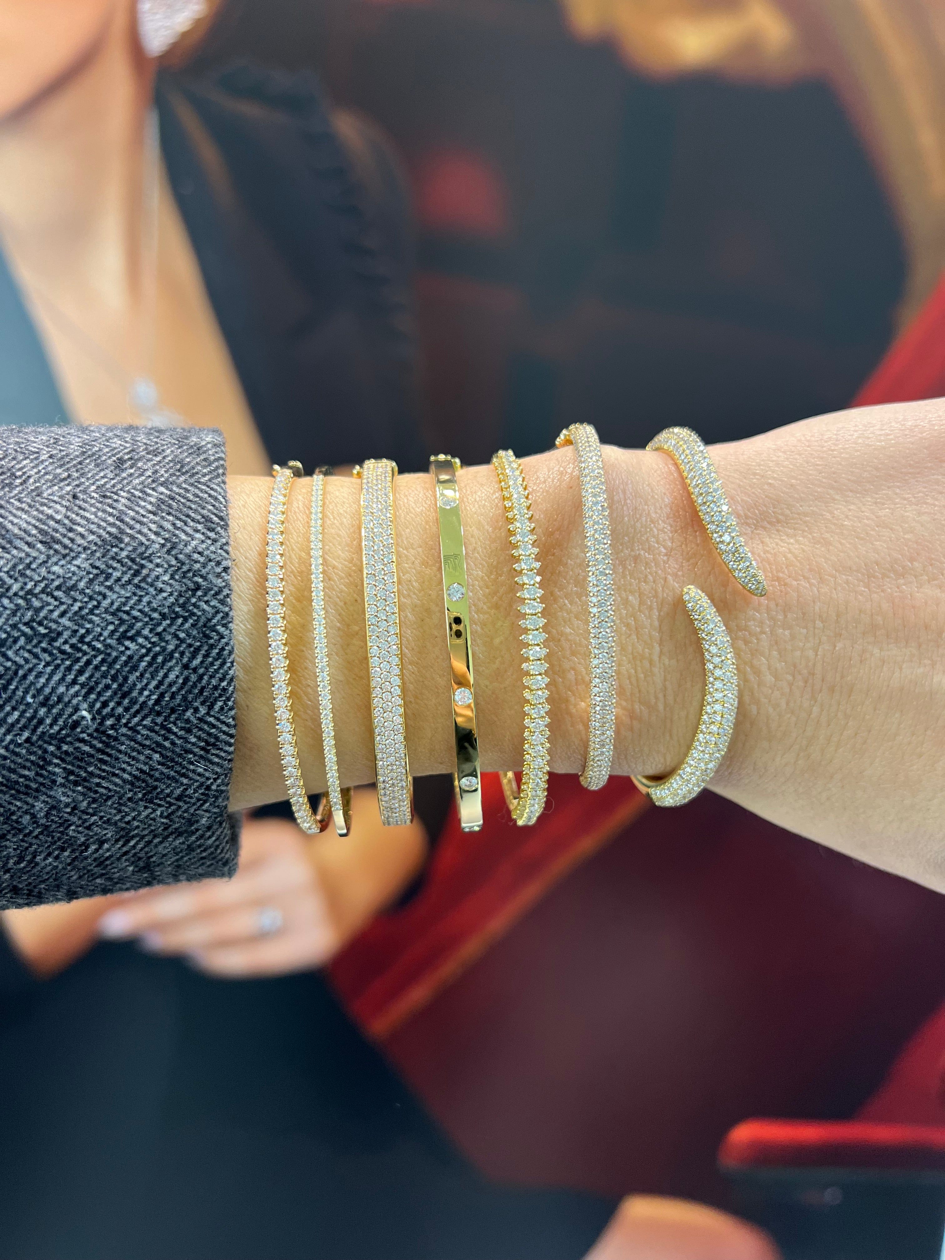 Brilliant Dot Bangle