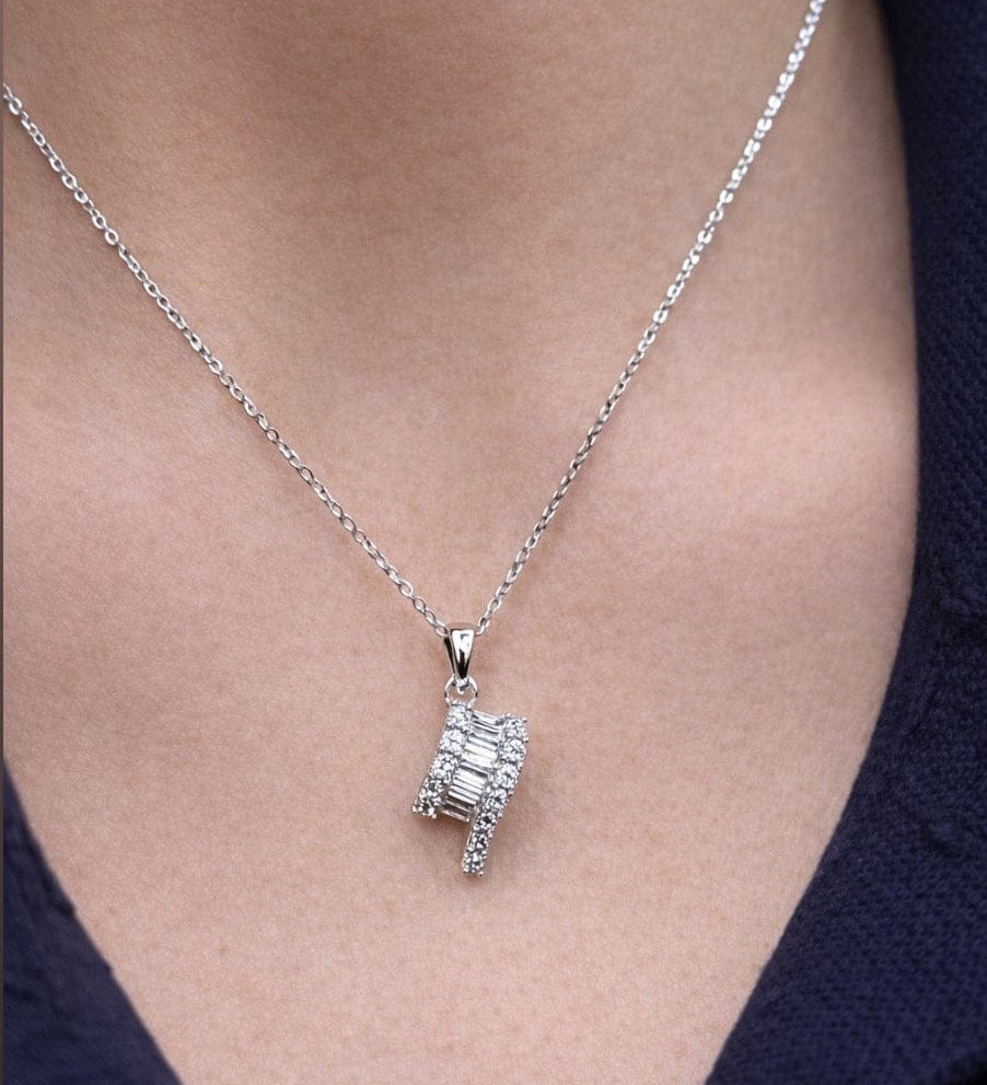 Curve Illusion Necklace