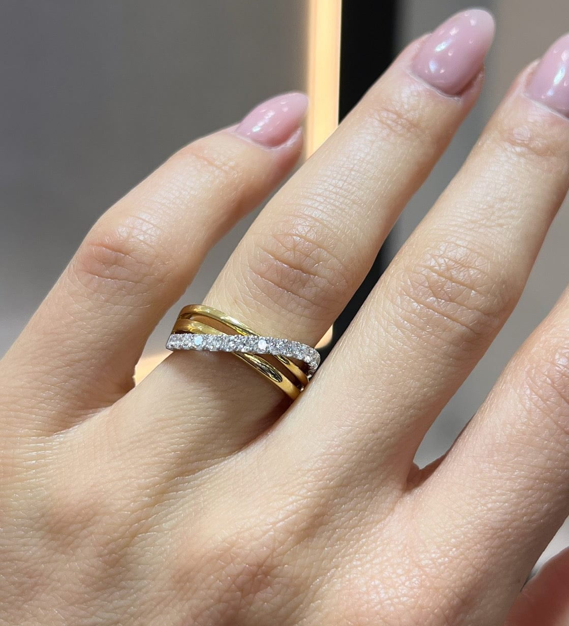 Two-Tone Crossover Ring