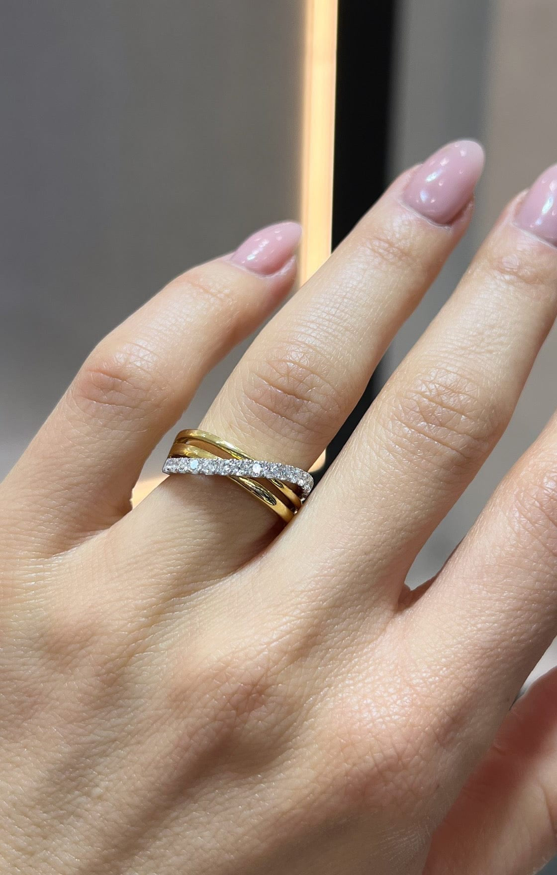 Two-Tone Crossover Ring